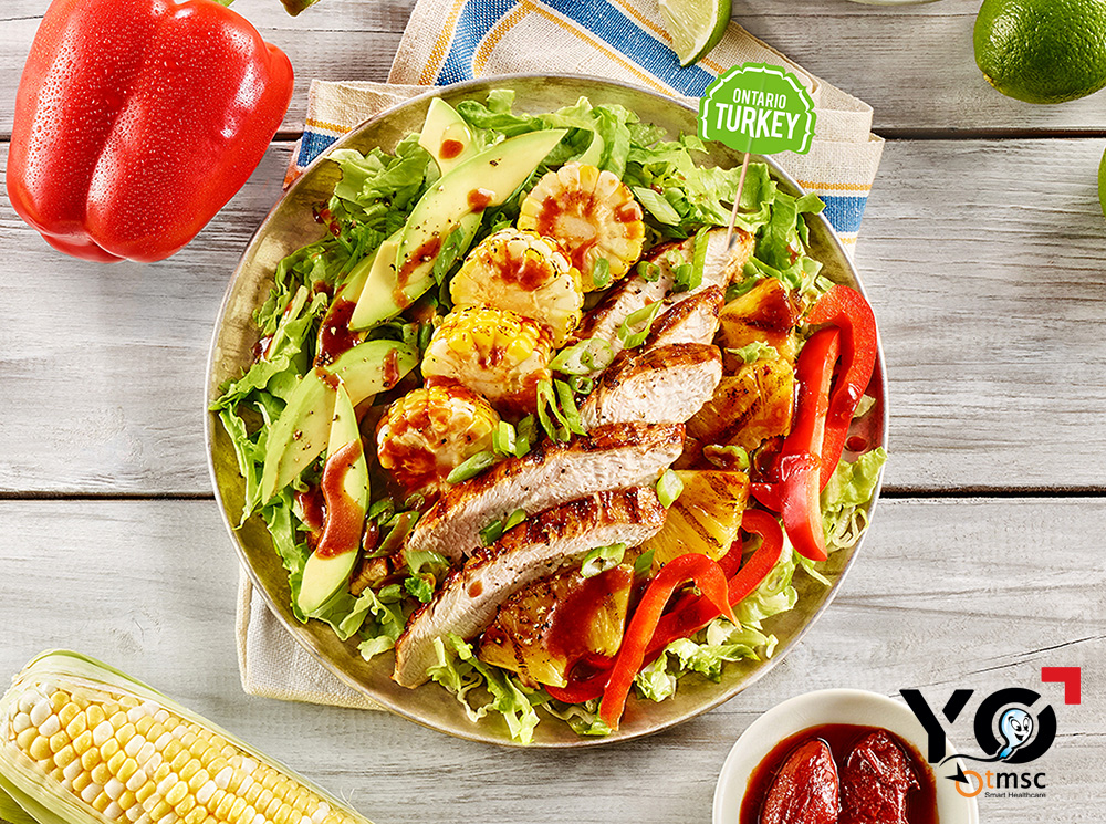 Salad gà tây và rau củ là món ăn rất giàu dinh dưỡng